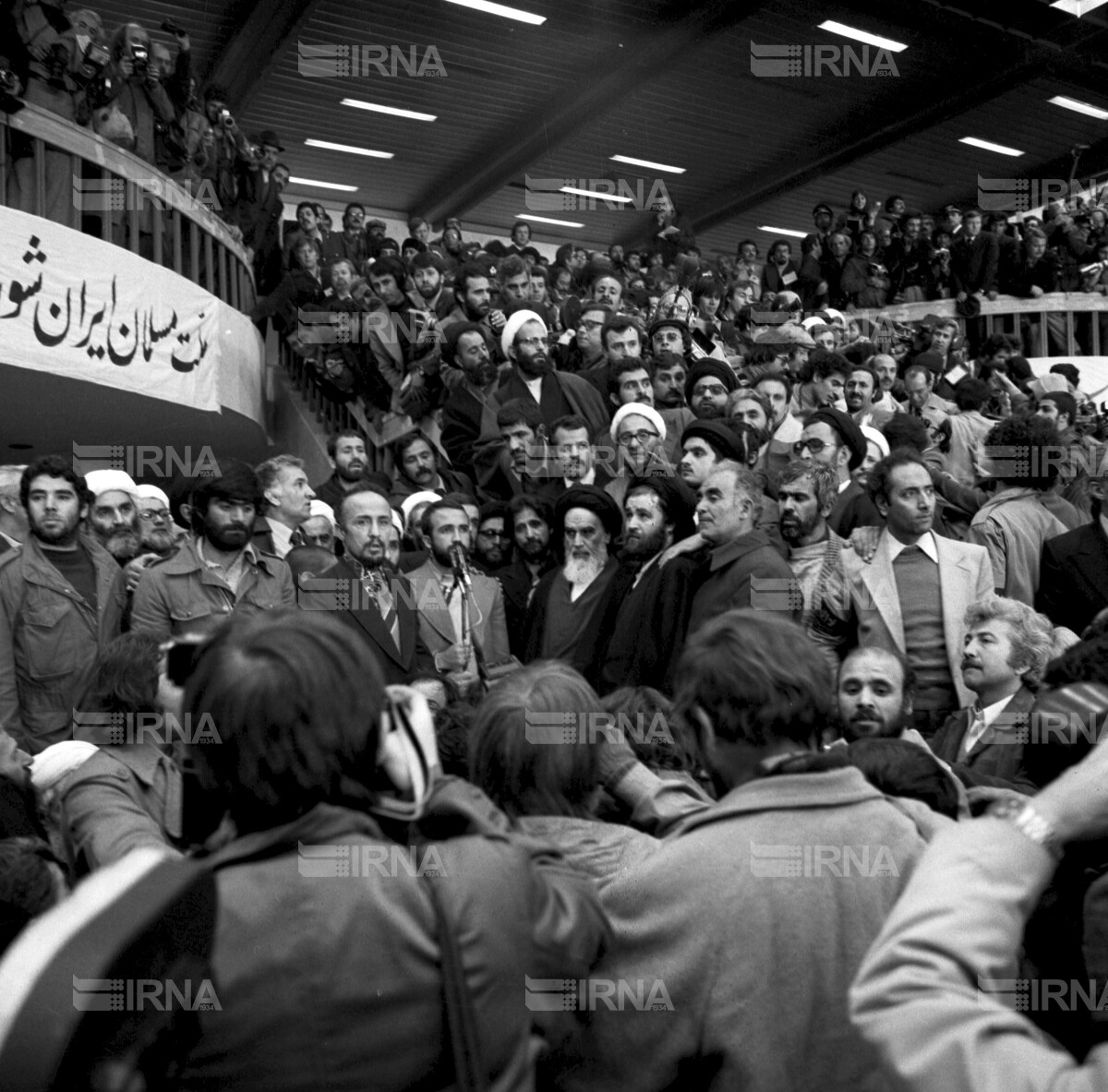 ورود امام خمینی به ایران - استقبال در فرودگاه مهرآباد