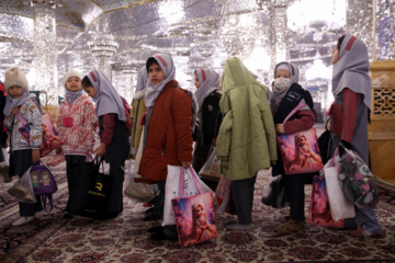 Iran : La « fête des anges » au sanctuaire de l'Imam Reza (P)