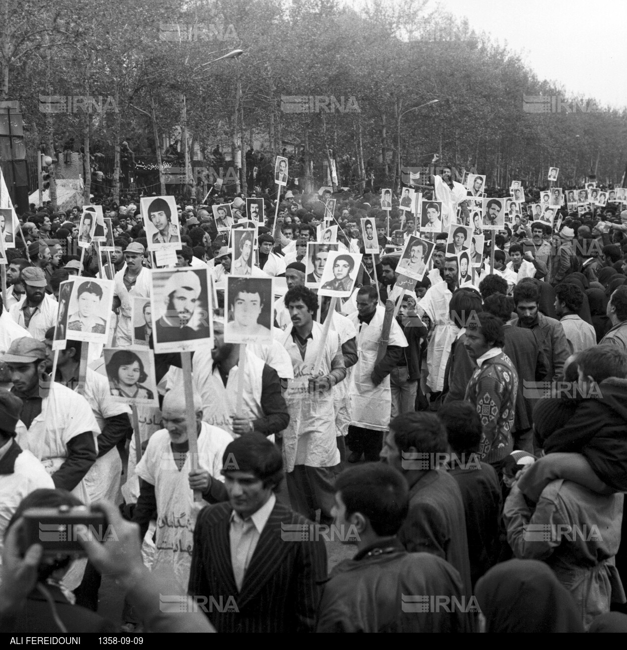 راهپیمایی مردم تهران و نماز جمعه در روز عاشورای حسینی