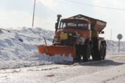 راهداران در حال بازگشایی راه ارتباطی ۳۰ روستای آذربایجان‌شرقی هستند