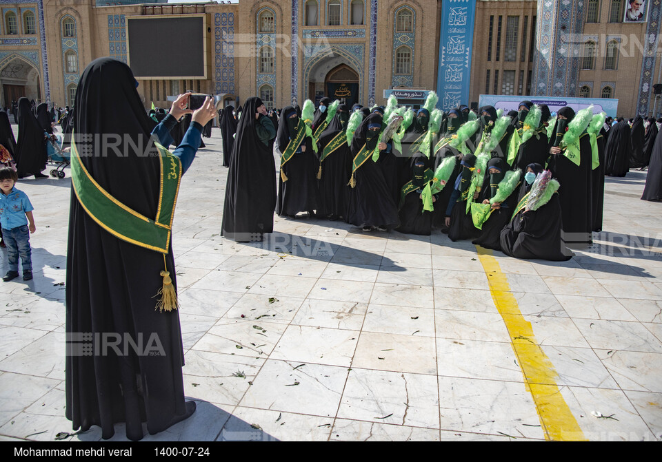 مراسم صبحگاه مشترک نیروهای نظامی و انتظامی در مسجد جمکران