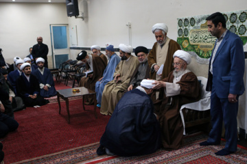 Iran : cérémonies de remise des turbans aux étudiants de l'école de théologie de Qom 