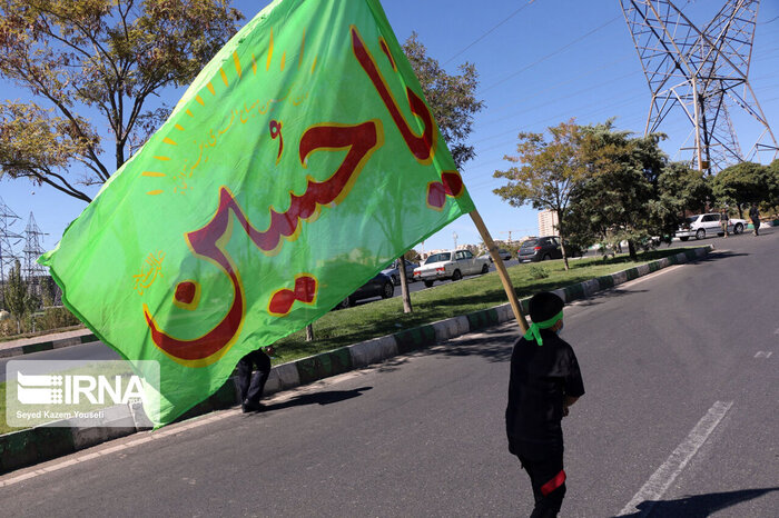 پرواز کبوتردل عزاداران حسینی به یاد پیاده‌روی اربعین در آذربایجان‌شرقی