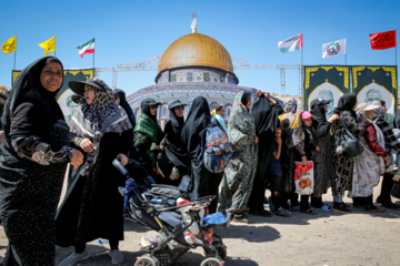 Peregrinos caminan hacia Mashhad para conmemorar el aniversario del martirio del Imam Reza (P)