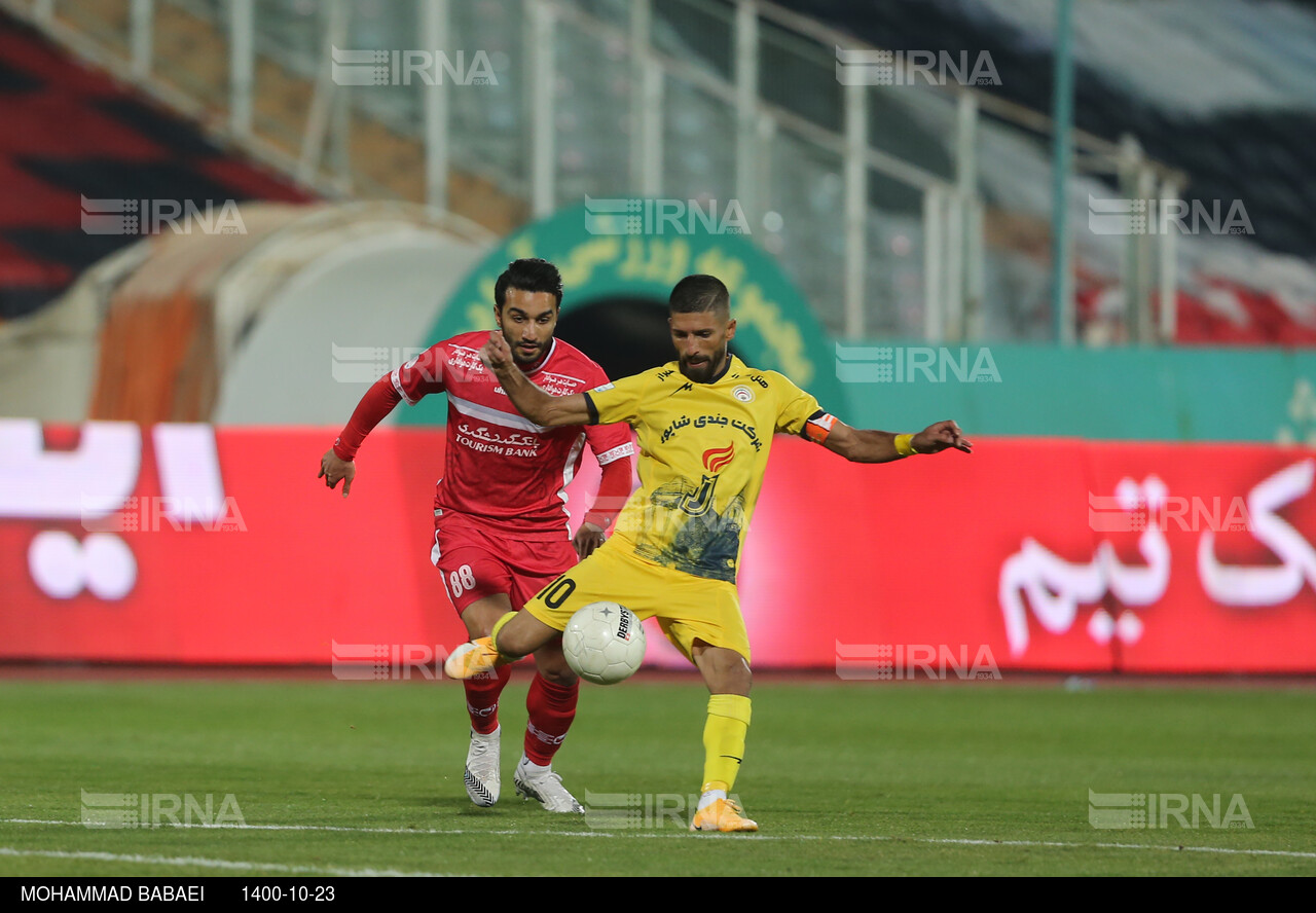 دیدار تیمهای فوتبال پرسپولیس و فجر سپاسی شیراز