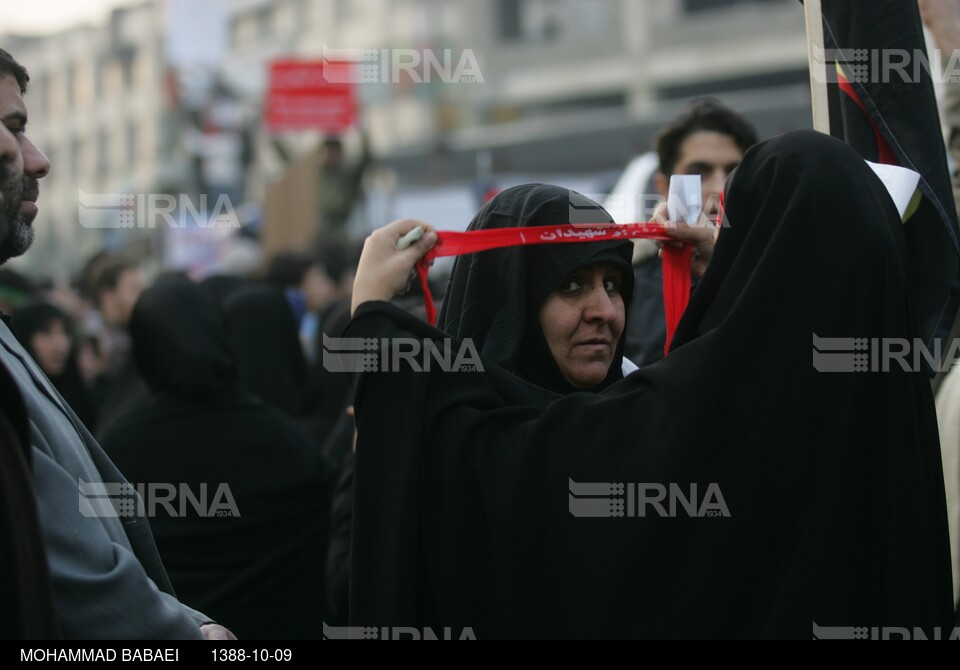 راهپیمایی مردم تهران در اعتراض به هتک حرمت روز عاشورا