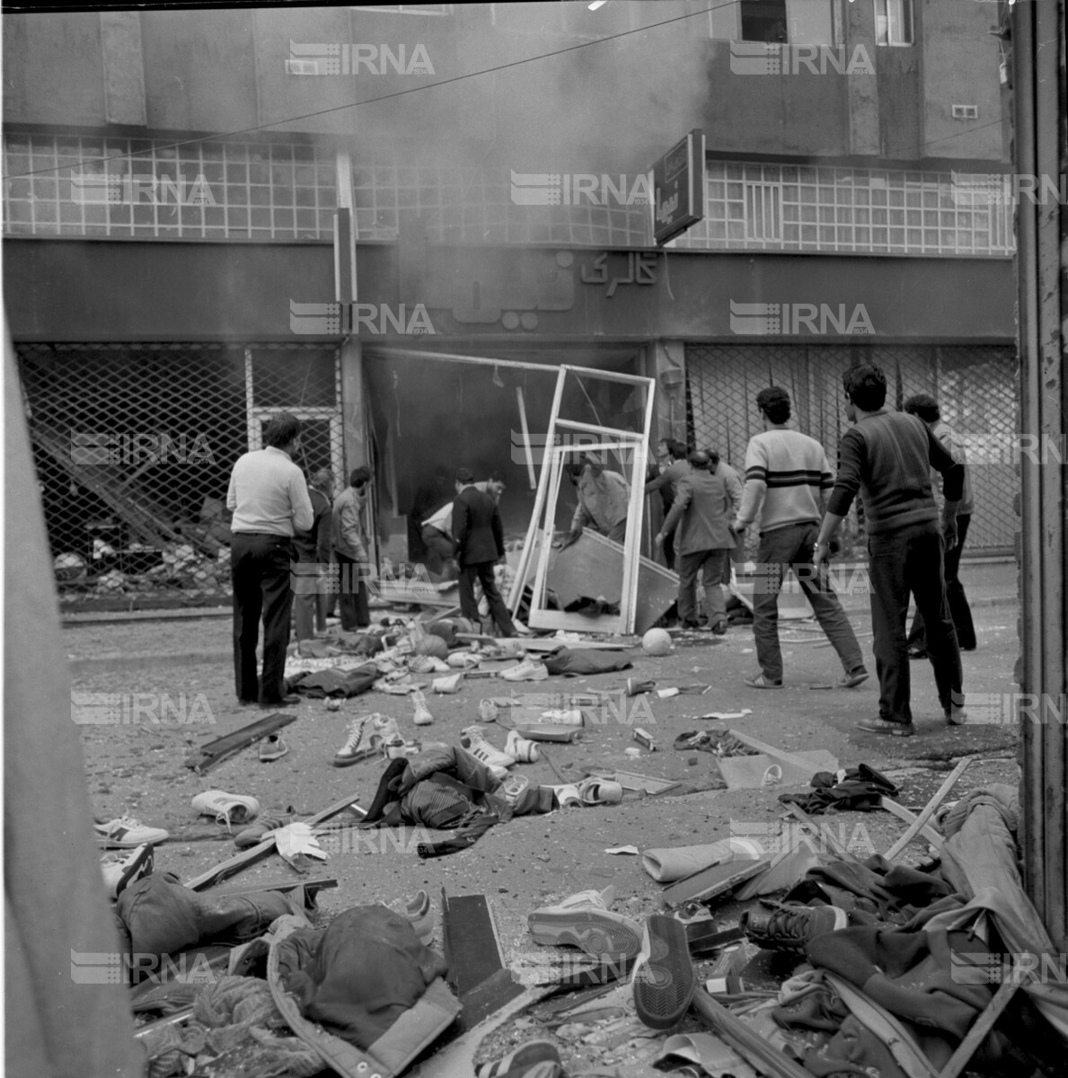 انفجار بمب نزدیک سازمان خبرگزاری جمهوری اسلامی توسط گروهک منافقین