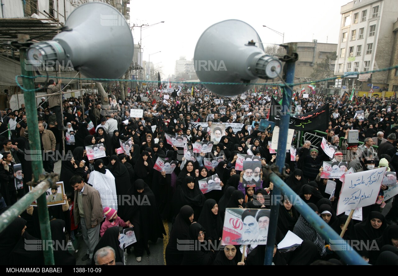 راهپیمایی مردم تهران در اعتراض به هتک حرمت روز عاشورا