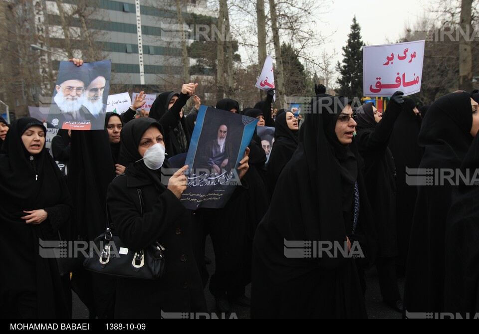 راهپیمایی مردم تهران در اعتراض به هتک حرمت روز عاشورا