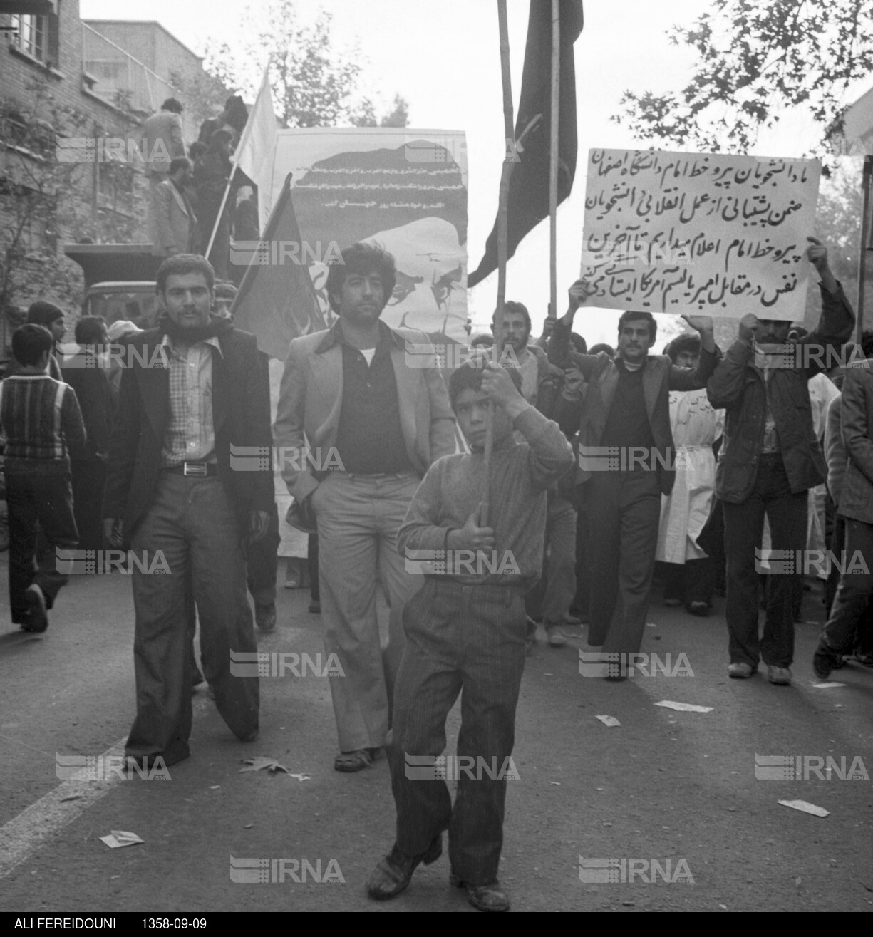 راهپیمایی مردم تهران و نماز جمعه در روز عاشورای حسینی