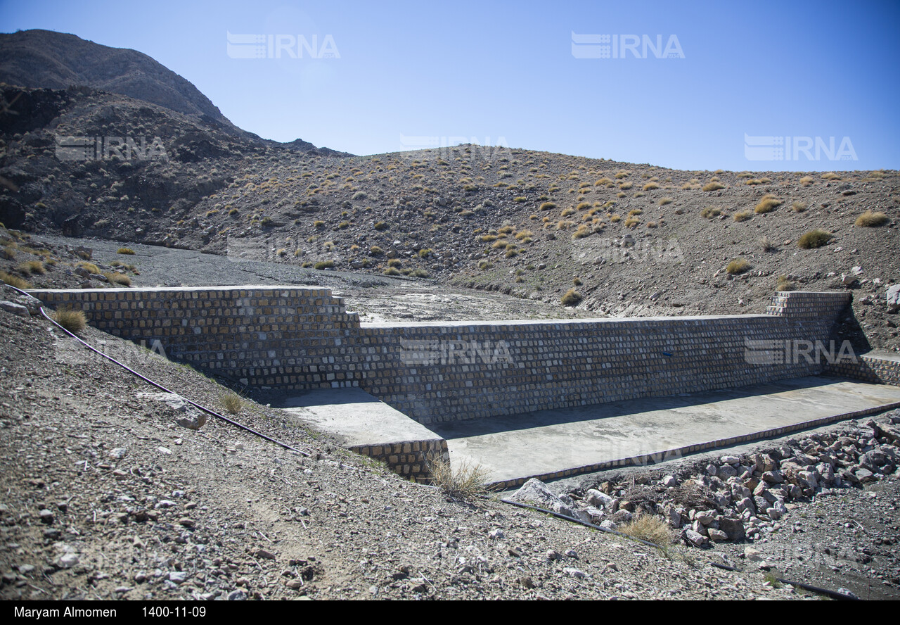 احداث بندهای آبخیزداری در منطقه «کوهشاه احمدی» هرمزگان