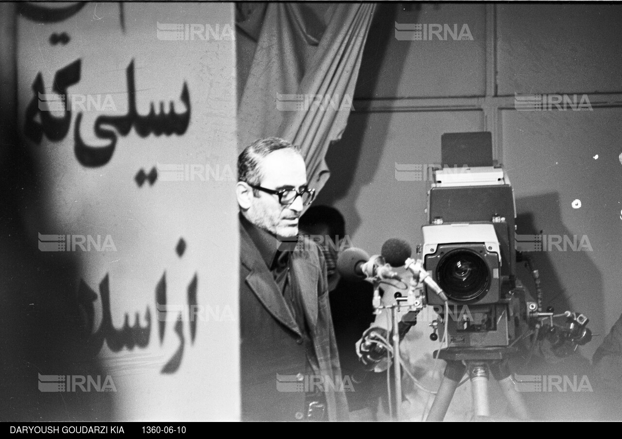 مراسم یادبود شهیدان رجایی و باهنر از سوی امام خمینی - سخنرانی برادر شهید رجایی