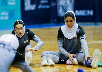 Entrenamiento del equipo femenino iraní de balonmano 
