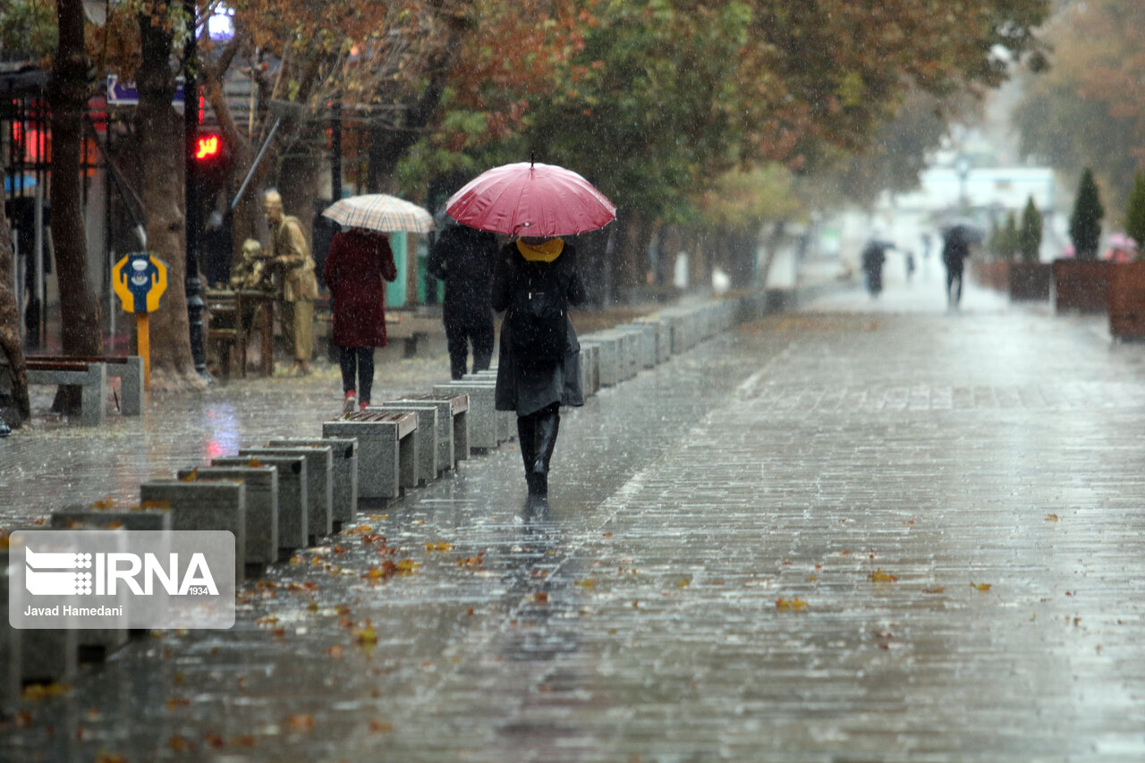 باران پاییزی در راه همدان