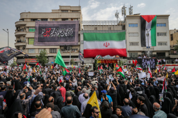 Multitudinario funeral del mártir Haniya en Teherán