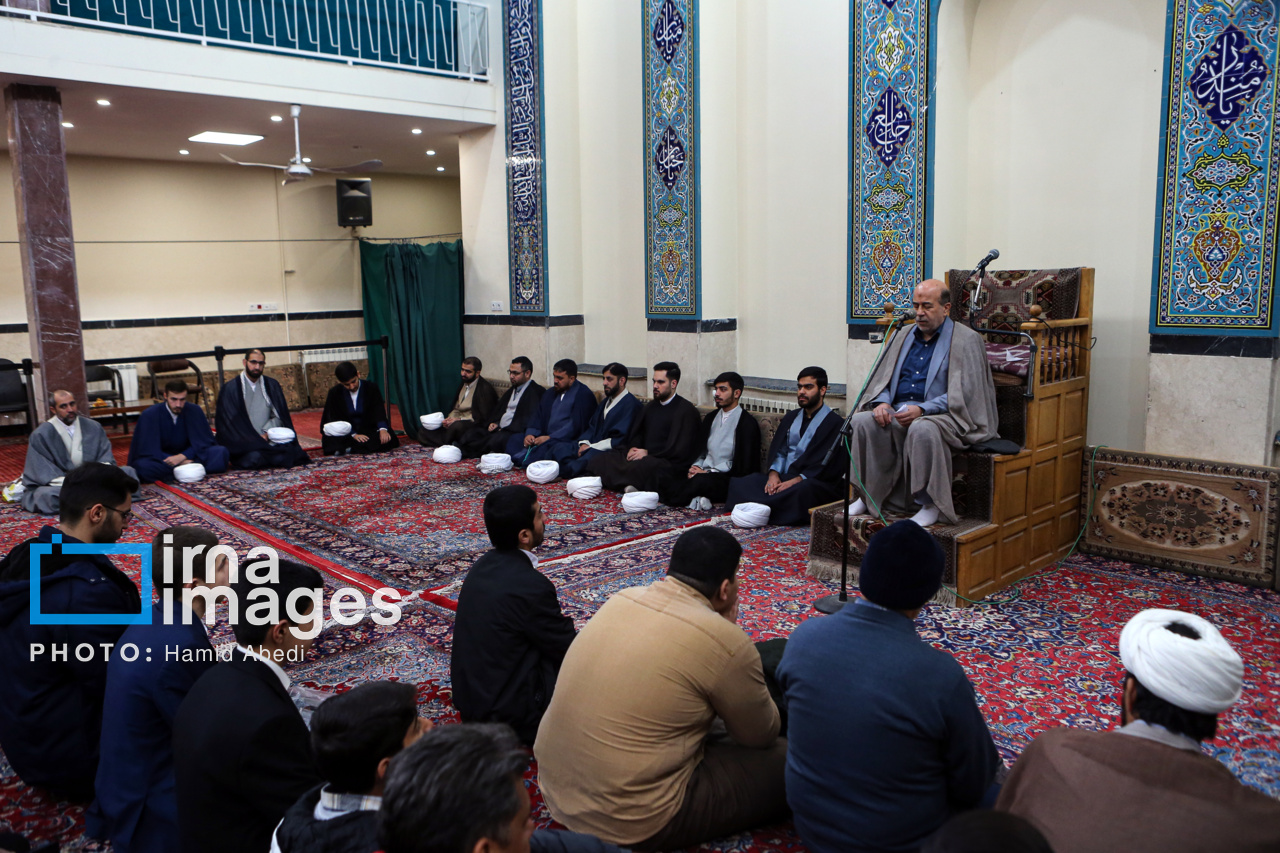 Iran : cérémonies de remise des turbans aux étudiants de l'école de théologie de Qom 