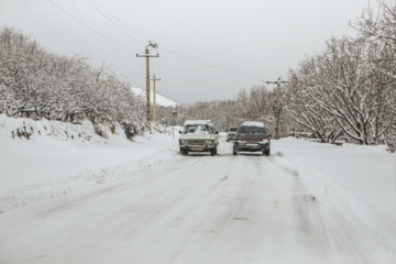 بارش برف زمستانی در روستای اسکندان اسکو