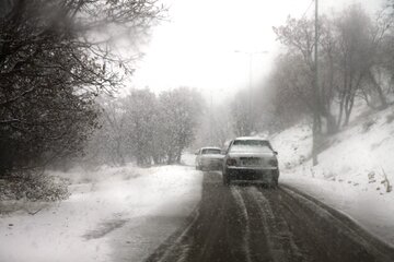 تندباد، برف و باران در راه اردبیل
