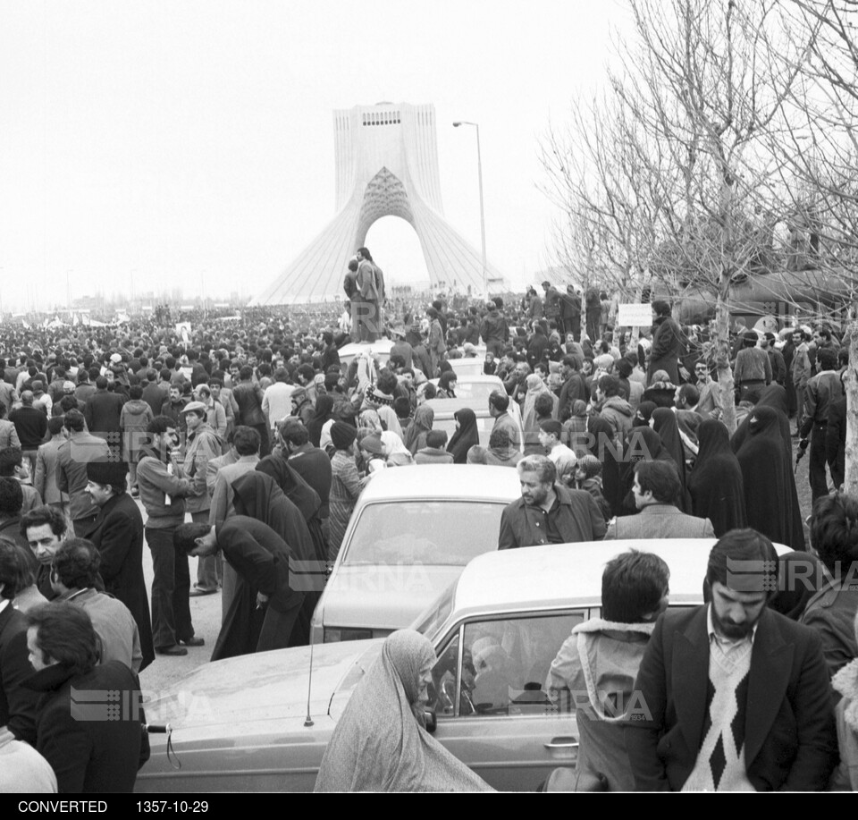 مروری بر روزهای انقلاب - راهپیمایی مردم در روز اربعین 29 دی 1357