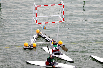 Liga Premier de Barco Dragón y Kayak Polo femenino