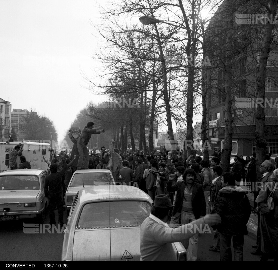 شادی مردم پس از فرار شاه