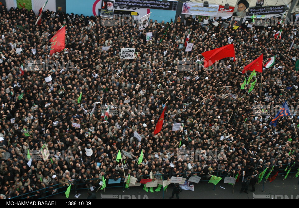 راهپیمایی مردم تهران در اعتراض به هتک حرمت روز عاشورا