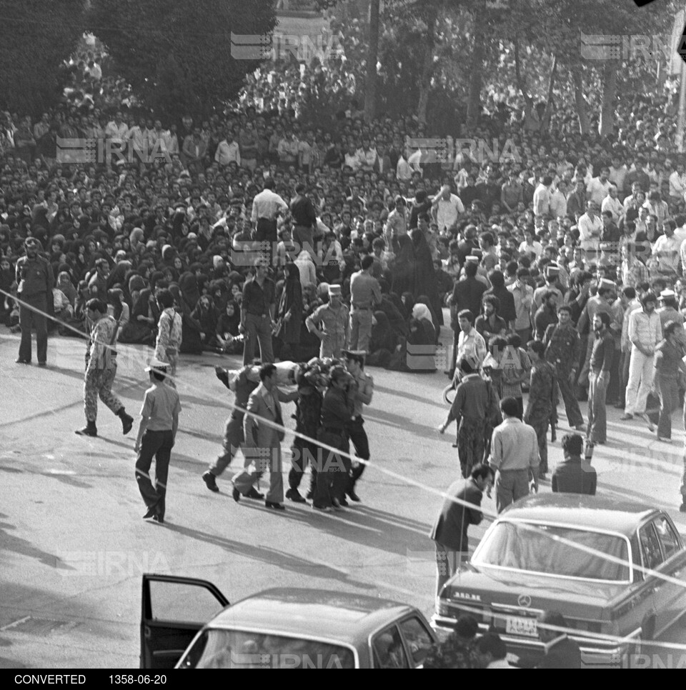 مراسم تشییع پیکر آیت الله طالقانی در دانشگاه تهران