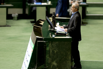 Presentación del proyecto de presupuestos para el próximo año iraní al Mayles