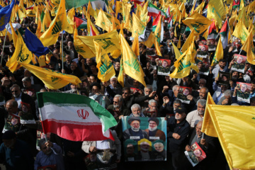 Ceremonia fúnebre en Mashhad por el general Nilforushan