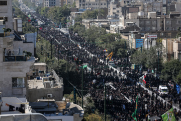 Mar de fieles llora en Mashad el martirio del octavo Imam de los chiíes