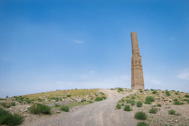 گردشگری در خراسان رضوی، میل کرات تایباد (برج پیزای ایران)