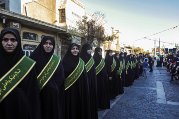 Ceremonia de recibimiento de 8 mártires desconocidos de la Defensa Sagrada en Yazd