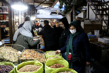 Compras para la noche de Yalda en Teherán