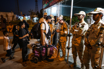 Foreign Pilgrims of Arbaeen at the Iran-Iraq Border