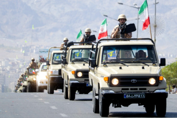 Le défilé des forces armées iraniennes à l’occasion de la Semaine sacrée de la défense