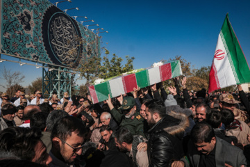 Iran : enterrement des corps de soldats martyrs inconnus à Yazd