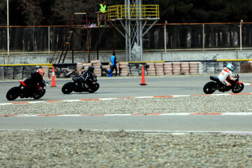 Courses de motos à Téhéran 
