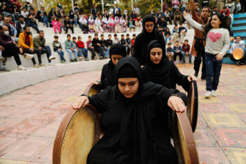 اجراهایی از یزد و لاهیجان در جشنواره تئاتر خیابانی مریوان