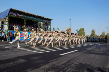 Le défilé des forces armées iraniennes à l’occasion de la Semaine sacrée de la défense