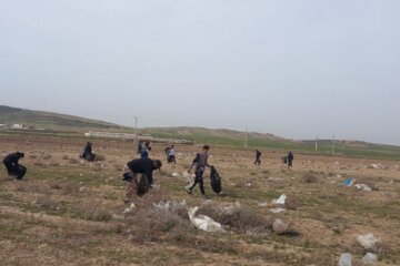 حاشیه روستای «گل‌سليمان آباد» میاندوآب در آستانه روز طبیعت پاکسازی شد