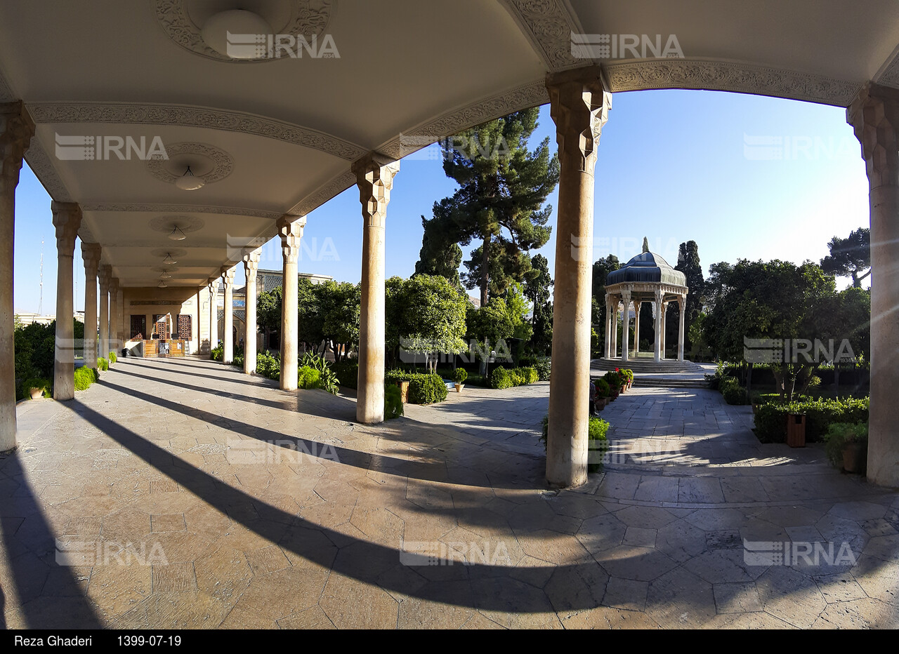 دیدنیهای ایران - آرامگاه حافظ شیراز