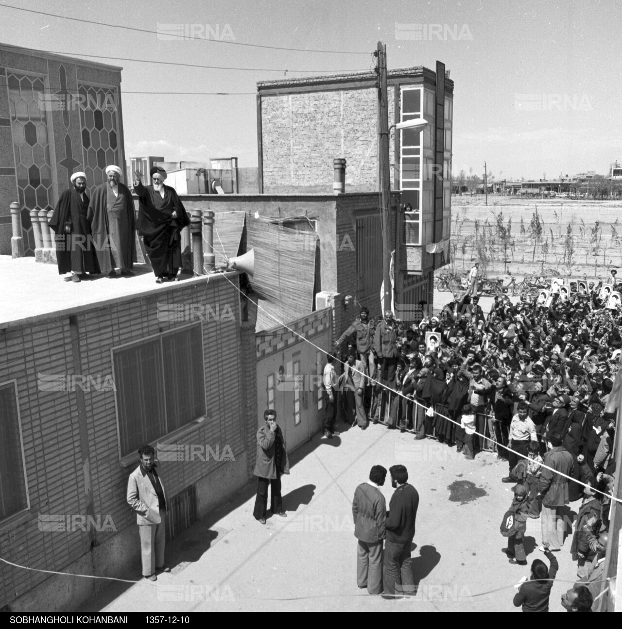 دیدار مردم قم با امام خمینی در محله یخچال قاضی