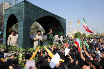 تشCeremonia fúnebre en Mashhad por el general Nilforushan