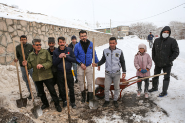 بارش برف زمستانی در روستای اسکندان اسکو