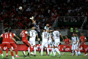 Premier Football League; Persepolis versus Zob Ahan