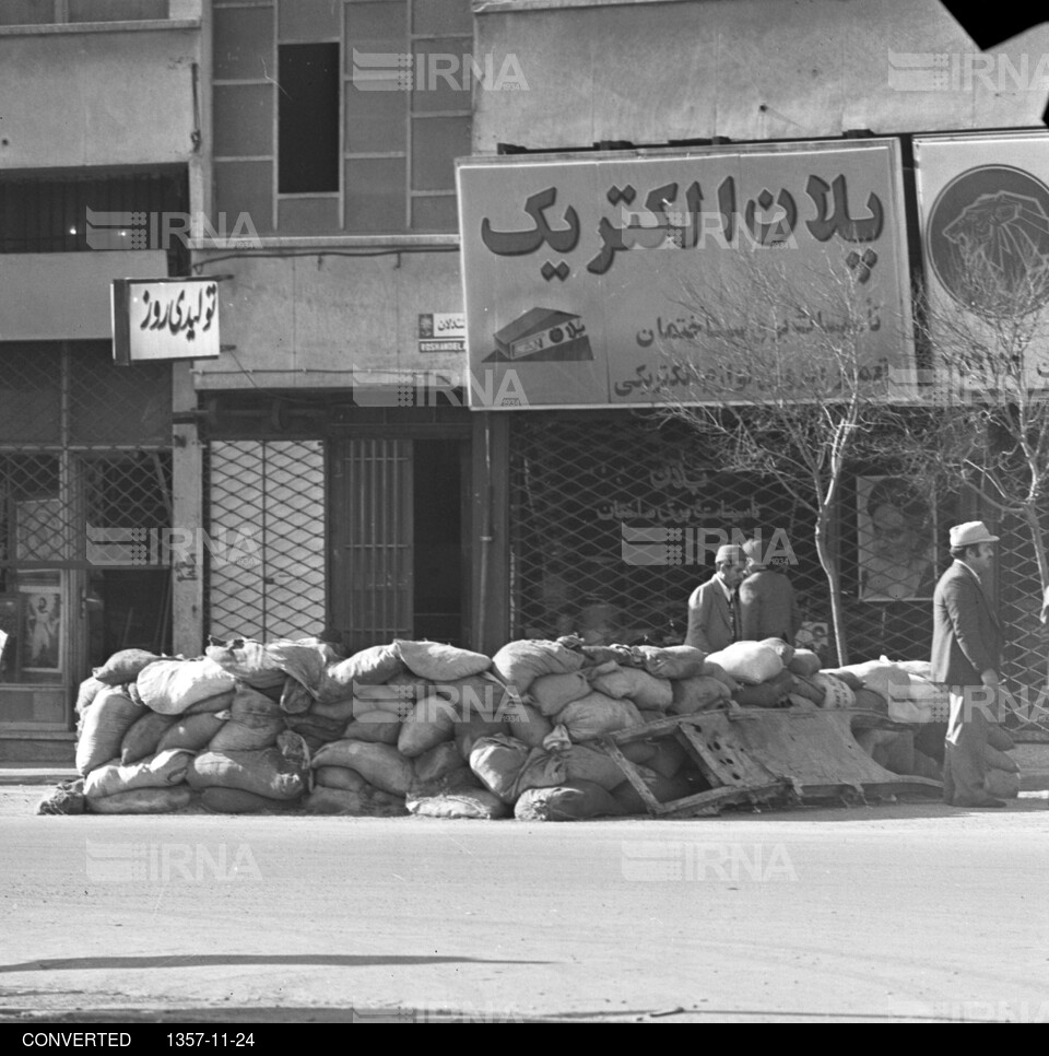 صحنه هایی از روزهای انقلاب - سنگربندی خیابانها