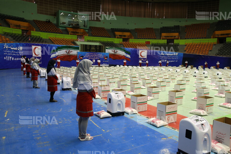 مراسم توزیع ۲۰ هزار بسته معیشتی هلال احمر