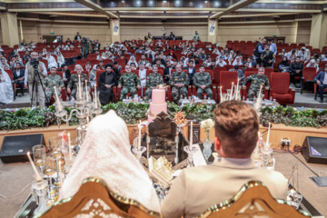 La celebración del matrimonio de 160 parejas de la Fuerza Terrestre del Ejército de Irán