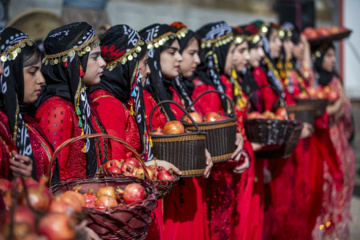 جشنواره شکرانه محصول انار شهرستان پاوه