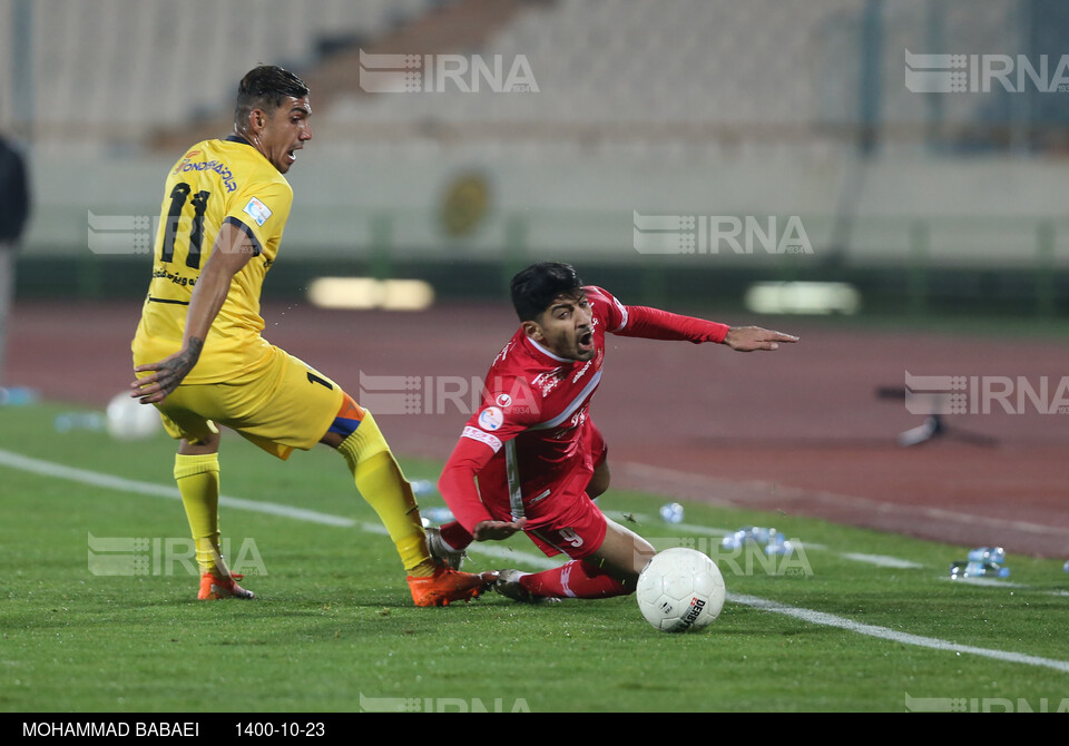 دیدار تیمهای فوتبال پرسپولیس و فجر سپاسی شیراز